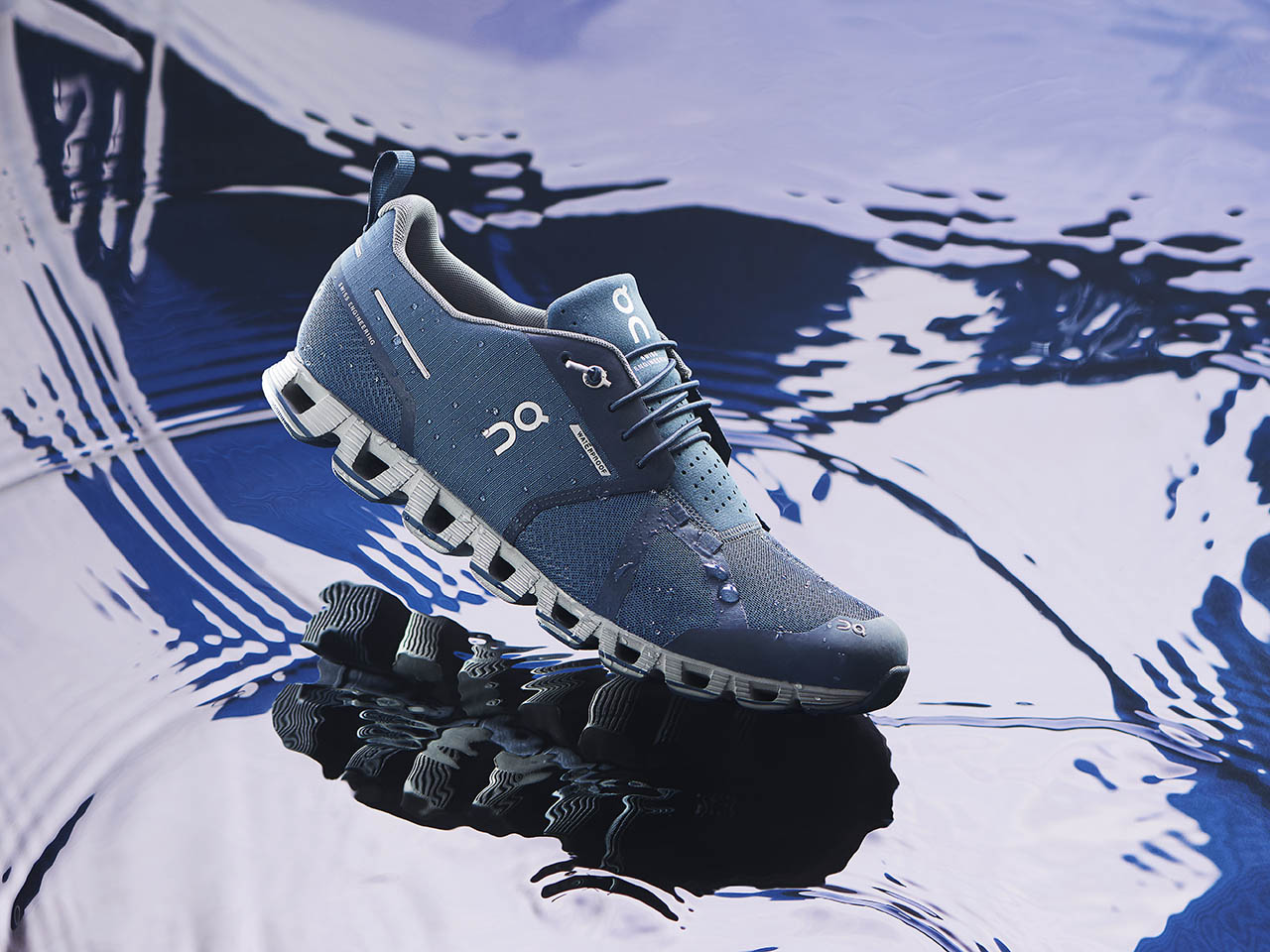 ON running skrie&scaron;anas apavi